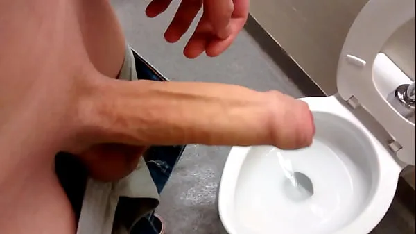 Foreskin in Public Washroom toplam Videoyu izleyin