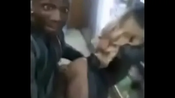 Titta på totalt A black fucks a big ass in a shop videor