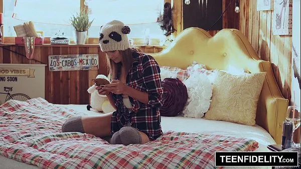TEENFIDELITY - Creampie Surprise From Stepdad In Shyla Ryder's Pussy toplam Videoyu izleyin