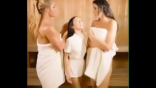 Összesen shemale threesome videó