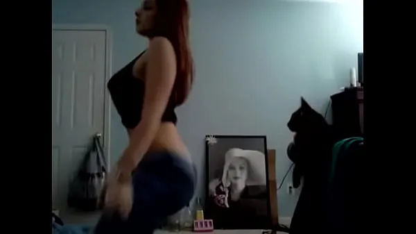 Oglejte si Millie Acera Twerking my ass while playing with my pussy skupaj videoposnetkov