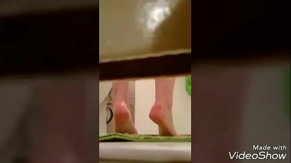 Bekijk in totaal Voyeur twins shower roommate spy video's