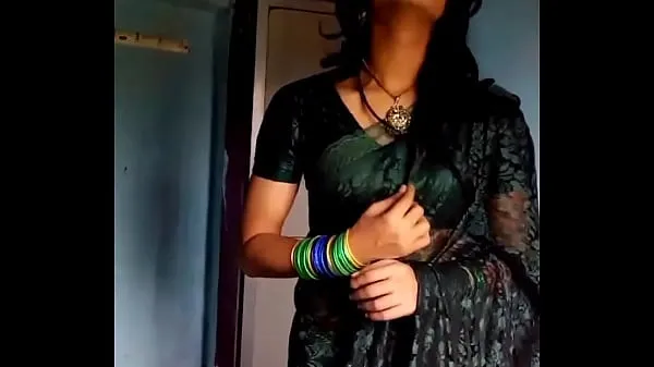 دیکھیں Crossdresser in green saree کل ویڈیوز