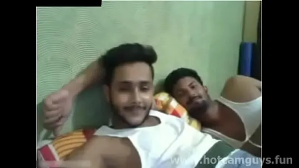 Oglejte si Indian gay guys on cam skupaj videoposnetkov