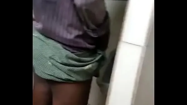 Katso yhteensä pissing and holding cock of desi gay labour in lungi videota