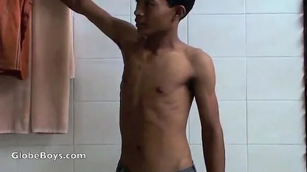 Bekijk in totaal Bali Boy unloads his boy seed video's