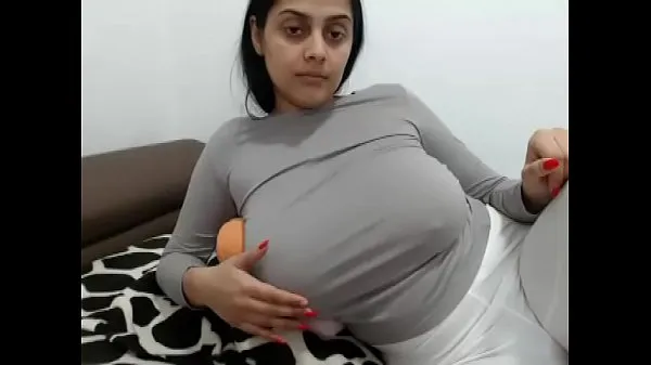 Összesen big boobs Romanian on cam - Watch her live on LivePussy.Me videó