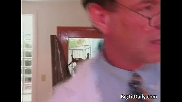 Se Two big titted blonde nurses share one videoer i alt
