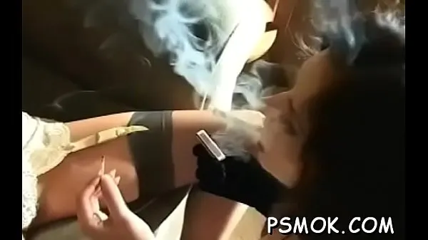 Titta på totalt Smoking scene with busty honey videor