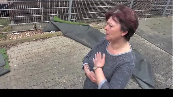 HAUSFRAU FICKEN - German Housewife gets full load on jiggly melons कुल वीडियो देखें