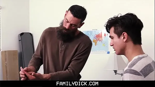 Oglejte si FamilyDick - StepDaddy teaches virgin stepson to suck and fuck skupaj videoposnetkov