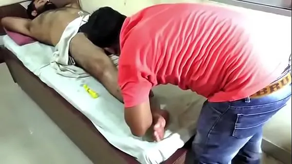 Bekijk in totaal hairy indian getting massage video's