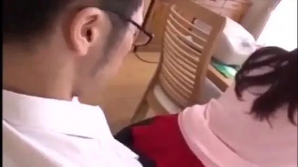 Regardez Une jeune fille japonaise chaude se fait baiser vidéos au total