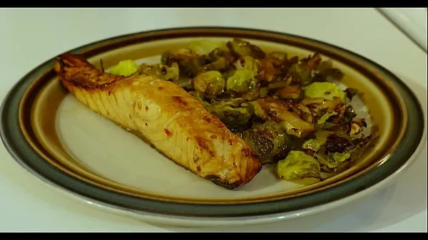 شاهد PORNSTAR DIET E1 - Spicy Chinese AirFryer Salmon Recipe Recipes dinner time healthy healthy celebrity chef weight loss إجمالي مقاطع الفيديو
