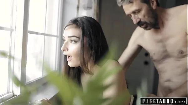 Pozrite si celkovo PURE TABOO Teen Emily Willis Gets Spanked & Creampied By Her Stepdad videí
