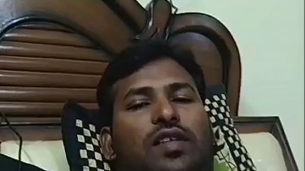 Titta på totalt Tamil guy videor