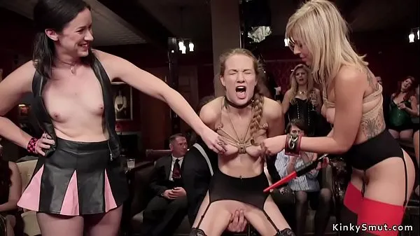 Přehrát celkem Blonde slut anal tormented at orgy party videí