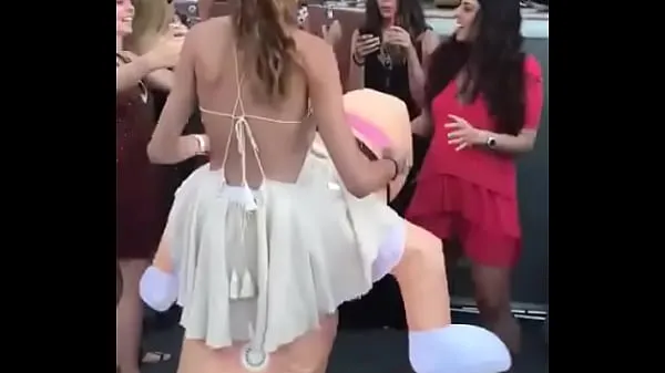 Tonton Girl dance with a dick jumlah Video
