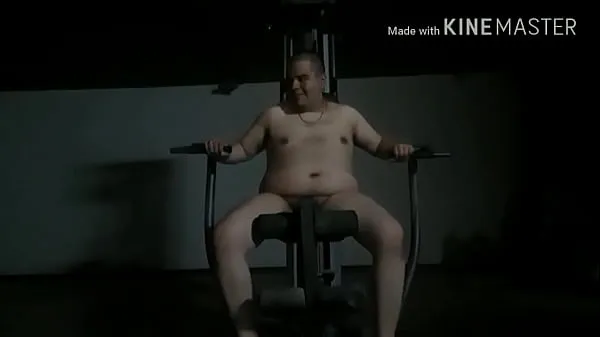 شاهد Fat guy working out naked إجمالي مقاطع الفيديو