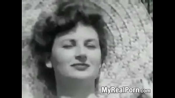 Přehrát celkem Beautiful women of the 1940 039 s videí