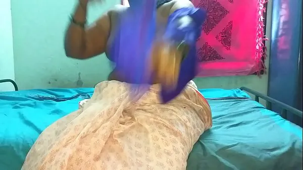 دیکھیں Slut mom plays with huge tits on cam کل ویڈیوز