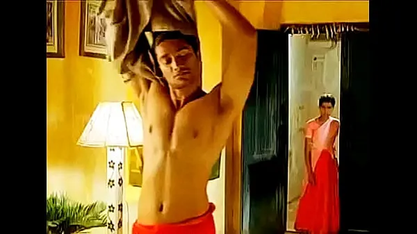 Oglejte si Hot tamil actor stripping nude skupaj videoposnetkov