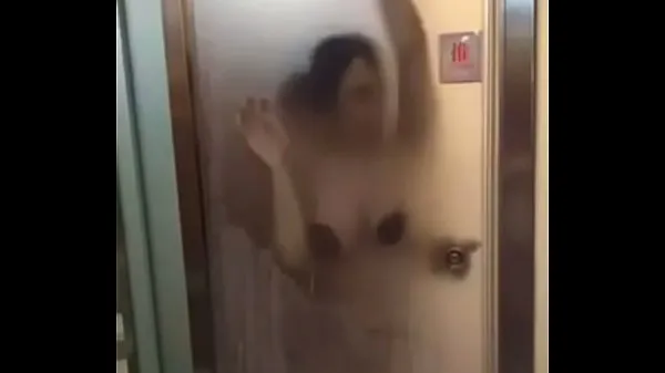Bekijk in totaal Chengdu Taikoo Li fitness trainer and busty female members fuck in the bathroom video's