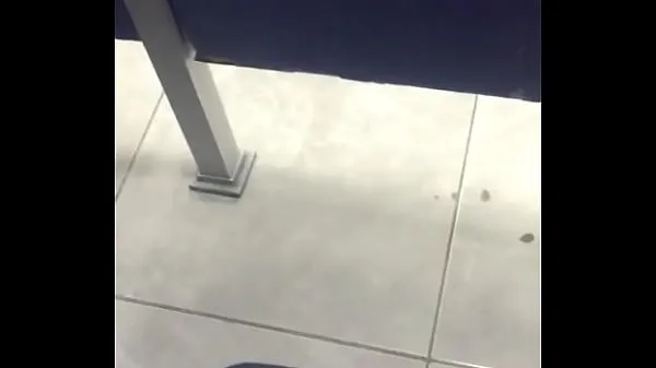 شاهد Man peeing at work إجمالي مقاطع الفيديو