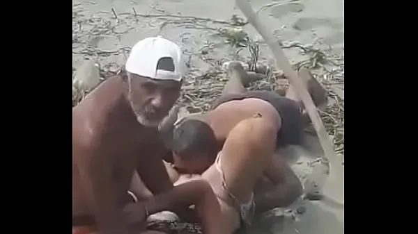 Tonton Caught on the beach jumlah Video