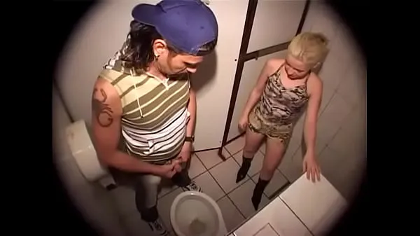 Посмотреть всего видео: Немецкая извращенная блондинка в своем любимом туалете