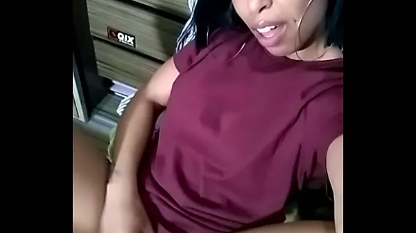 Bekijk in totaal Naughty moaning and a siririca video's