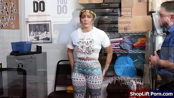 Store officer fucking a latina costumer कुल वीडियो देखें