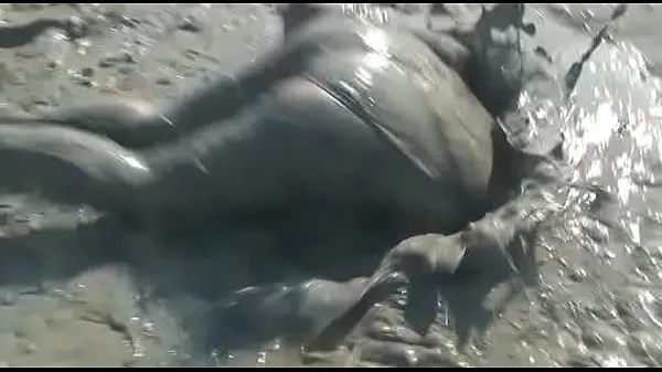 Pozrite si celkovo Cocoa Soft Deep Mud Diving videí
