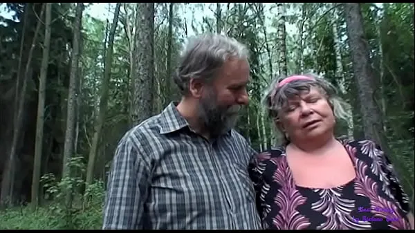 دیکھیں The girl looking for sees an older lady with big tits fucking with her old husband and gets very horny کل ویڈیوز