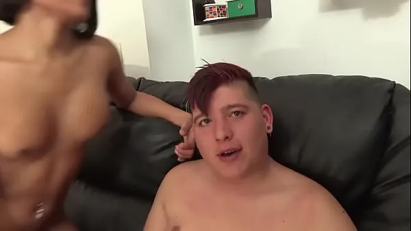 دیکھیں Isis the trans babe shows Jose what sex is really like کل ویڈیوز