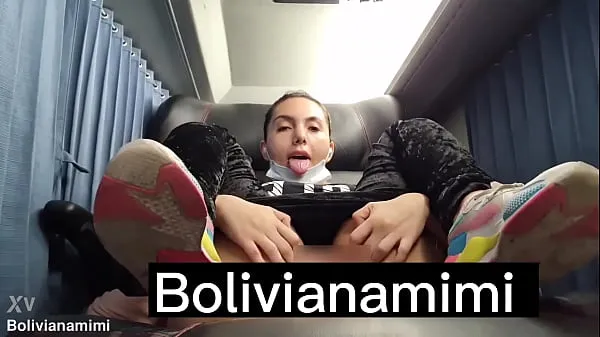 Assista ao total de No pantys on the bus... showing my pusy ... complete video on bolivianamimi.tv vídeos