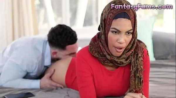 Bekijk in totaal Fucking Muslim Converted Stepsister With Her Hijab On - Maya Farrell, Peter Green - Family Strokes video's