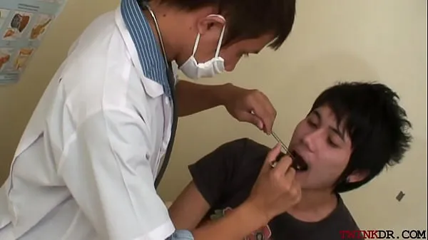 Titta på totalt Twink Asian examined and breeded for jizz in the doctors office videor