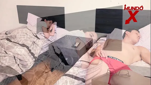 Oglejte si she has a wet dream and takes advantage of the fact that her brother is there to fuck him skupaj videoposnetkov