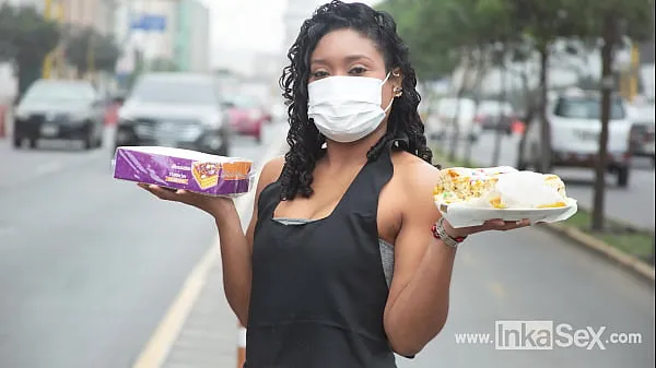 Παρακολουθήστε Peruvian surprised by stranger on the street συνολικά βίντεο