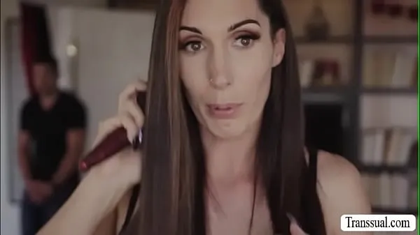Se totalt Stepson bangs the ass of her trans stepmom videoer