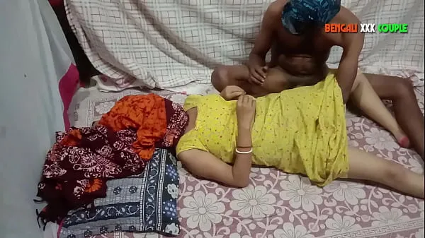观看Indian hot maid fucking with owner elder son - BENGALI XXX COUPLE个视频