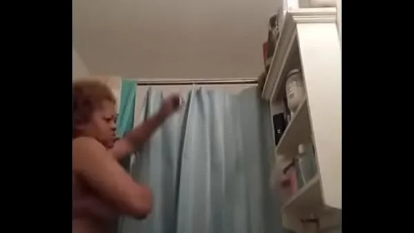 Real grandson records his real grandmother in shower कुल वीडियो देखें