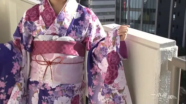 Oglejte si Rei Kawashima Introducing a new work of "Kimono", a special category of the popular model collection series because it is a 2013 seijin-shiki! Rei Kawashima appears in a kimono with a lot of charm that is different from the year-end and New Year skupaj videoposnetkov