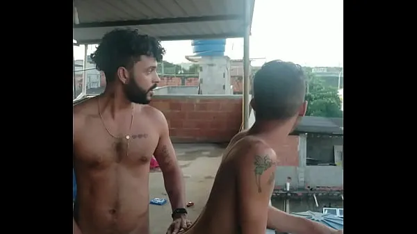 My neighbor and I went to fuck on the roof and we almost got caught Davi Lobo कुल वीडियो देखें