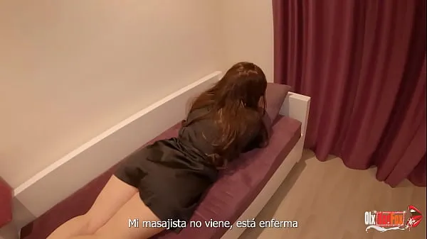 Bekijk in totaal Stepmom asked for a massage but instead had sex with her stepson and creampie (Subtitles in Spanish video's