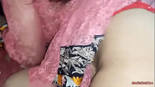 观看Hot and Sexy desi punjabi girlfriend from sexiest india, posing almost nude and showind her beautiful ass and pussy个视频