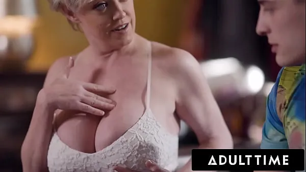 دیکھیں ADULT TIME - Dee Williams' Stepson Can't Take His Eyes Off Of His Stepmom's Big Tits کل ویڈیوز