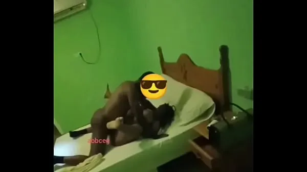 Pozrite si celkovo Licking a married pussy videí