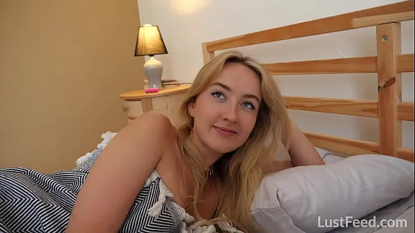 观看Incredible blonde teen Ann Joy really knows how to fuck in this homemade sex tape个视频